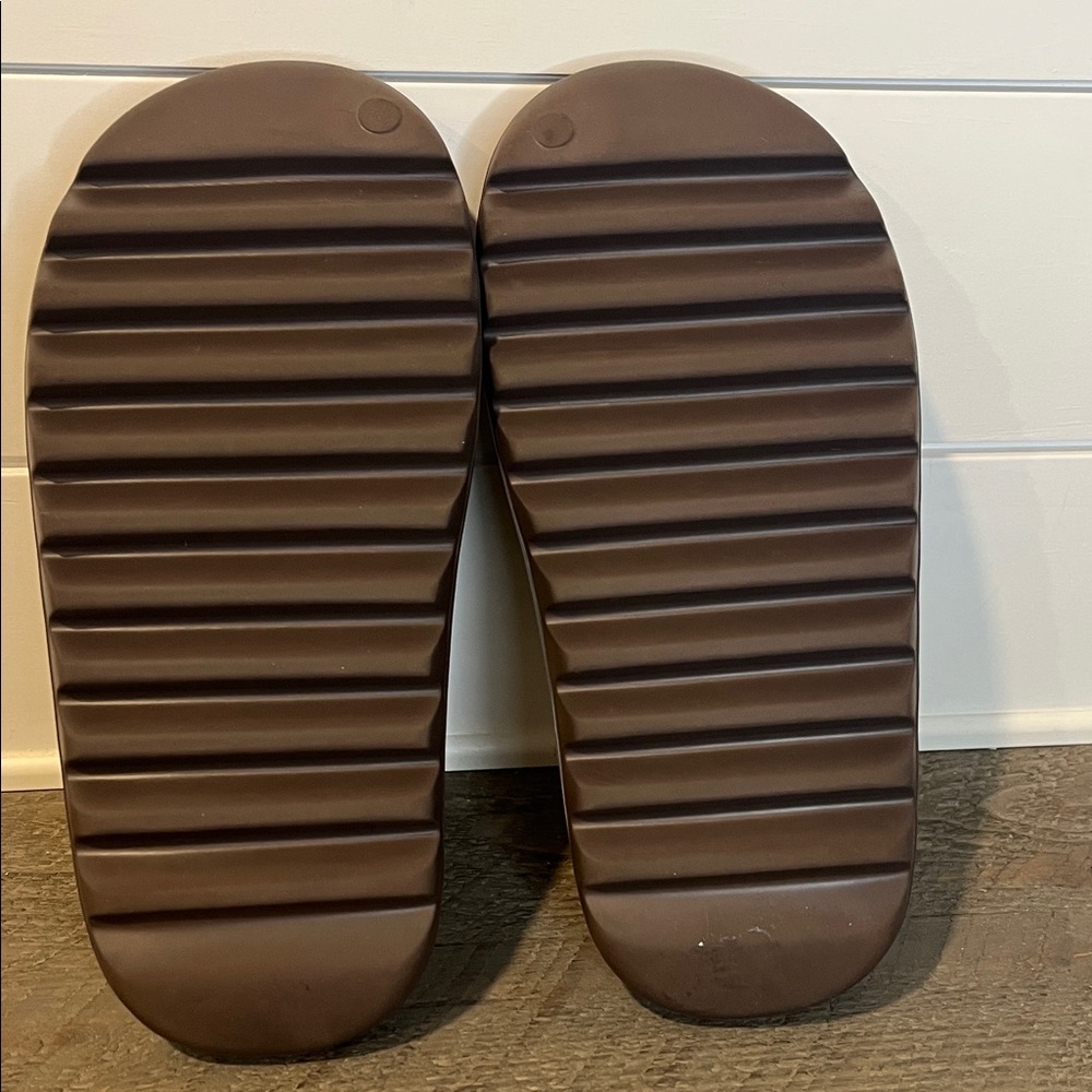 ADIDAS YEEZY SLIDES  - Dark Brown - MEN'S SIZE 8 - Picture 7 of 9